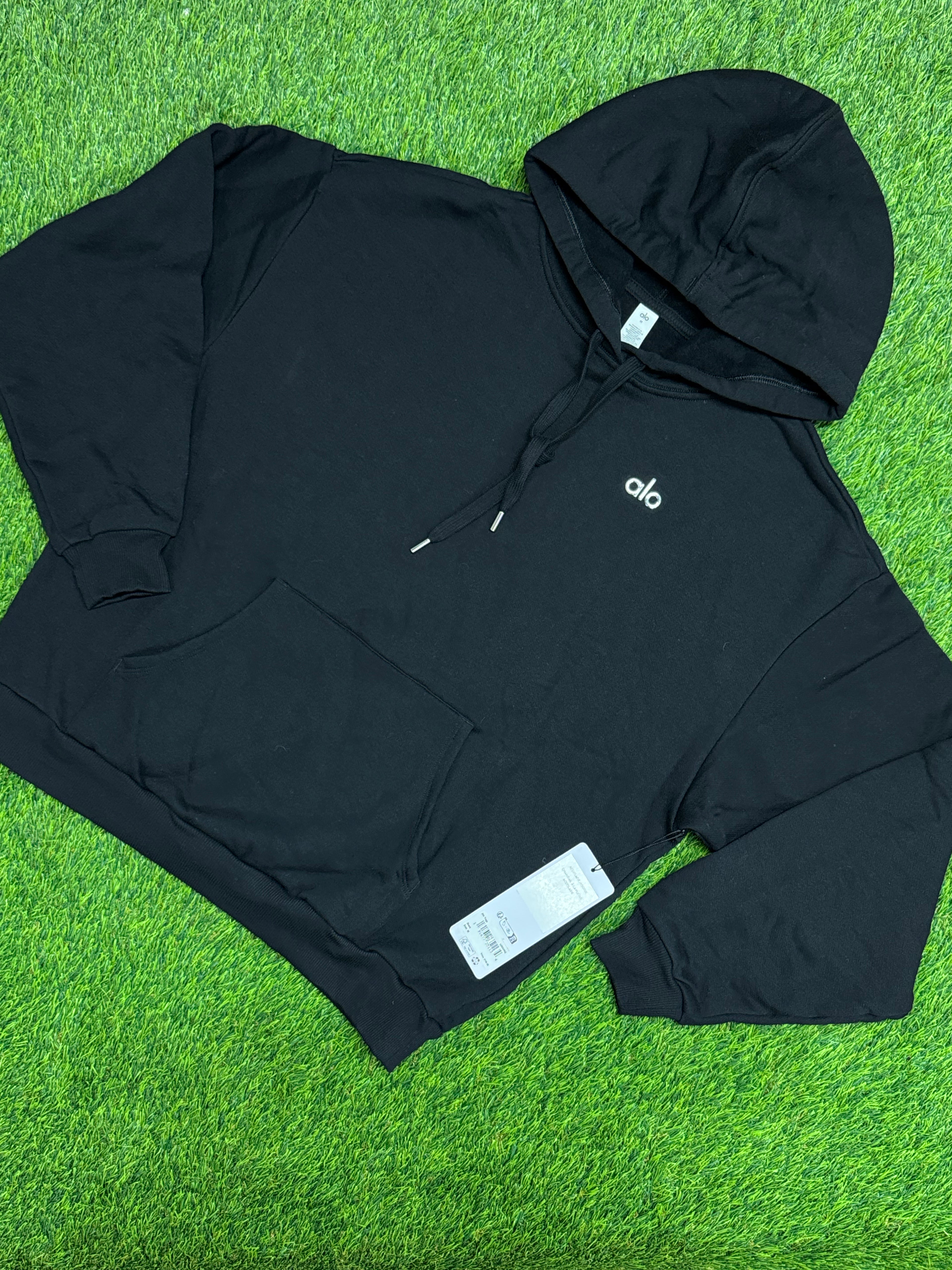 ALO Accolade Pull Over Sweatsuit In Black - With Cuffed Pants