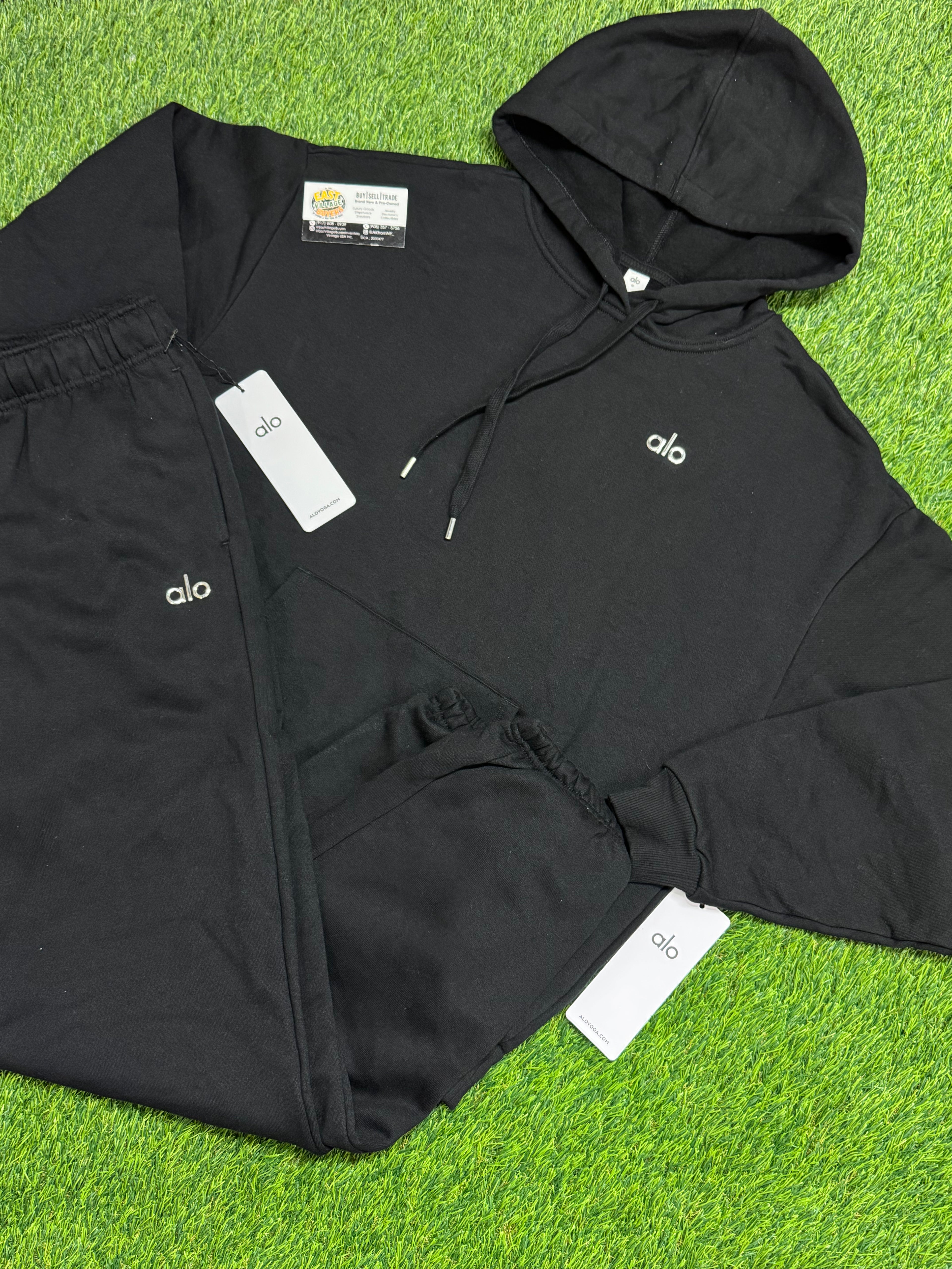 ALO Accolade Pull Over Sweatsuit In Black - With Cuffed Pants