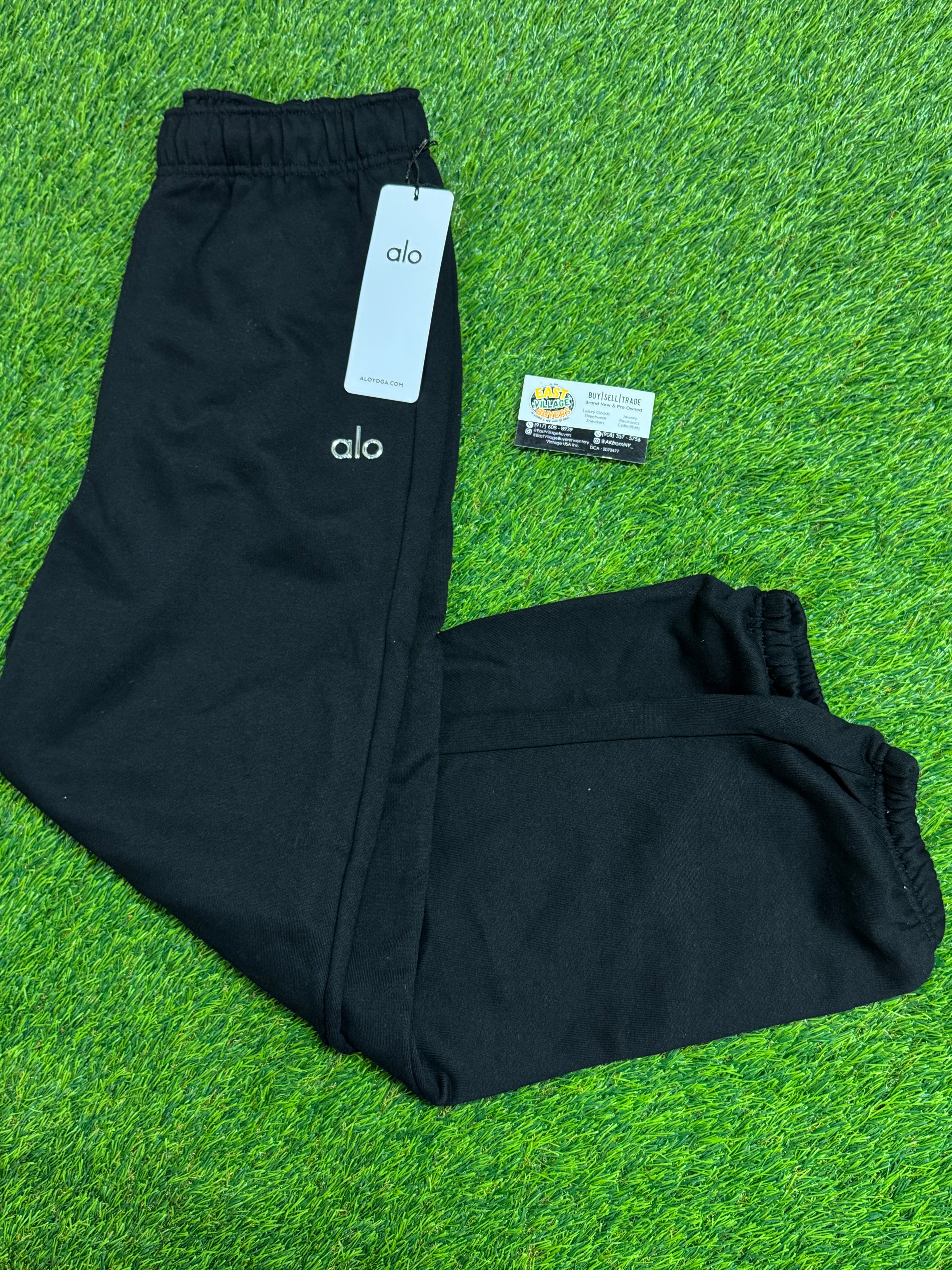 ALO Accolade Pull Over Sweatsuit In Black - With Cuffed Pants