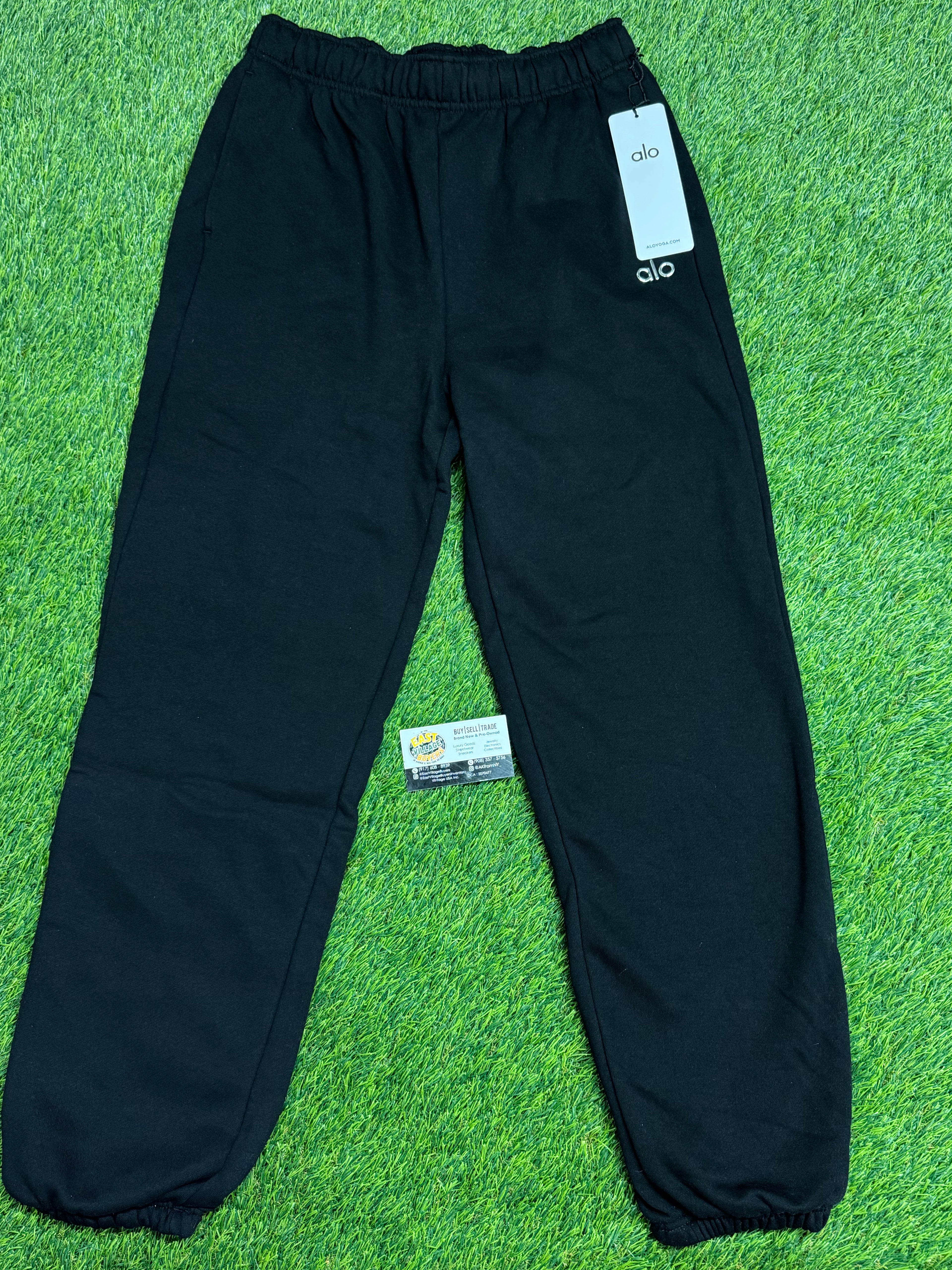 ALO Accolade Pull Over Sweatsuit In Black - With Cuffed Pants