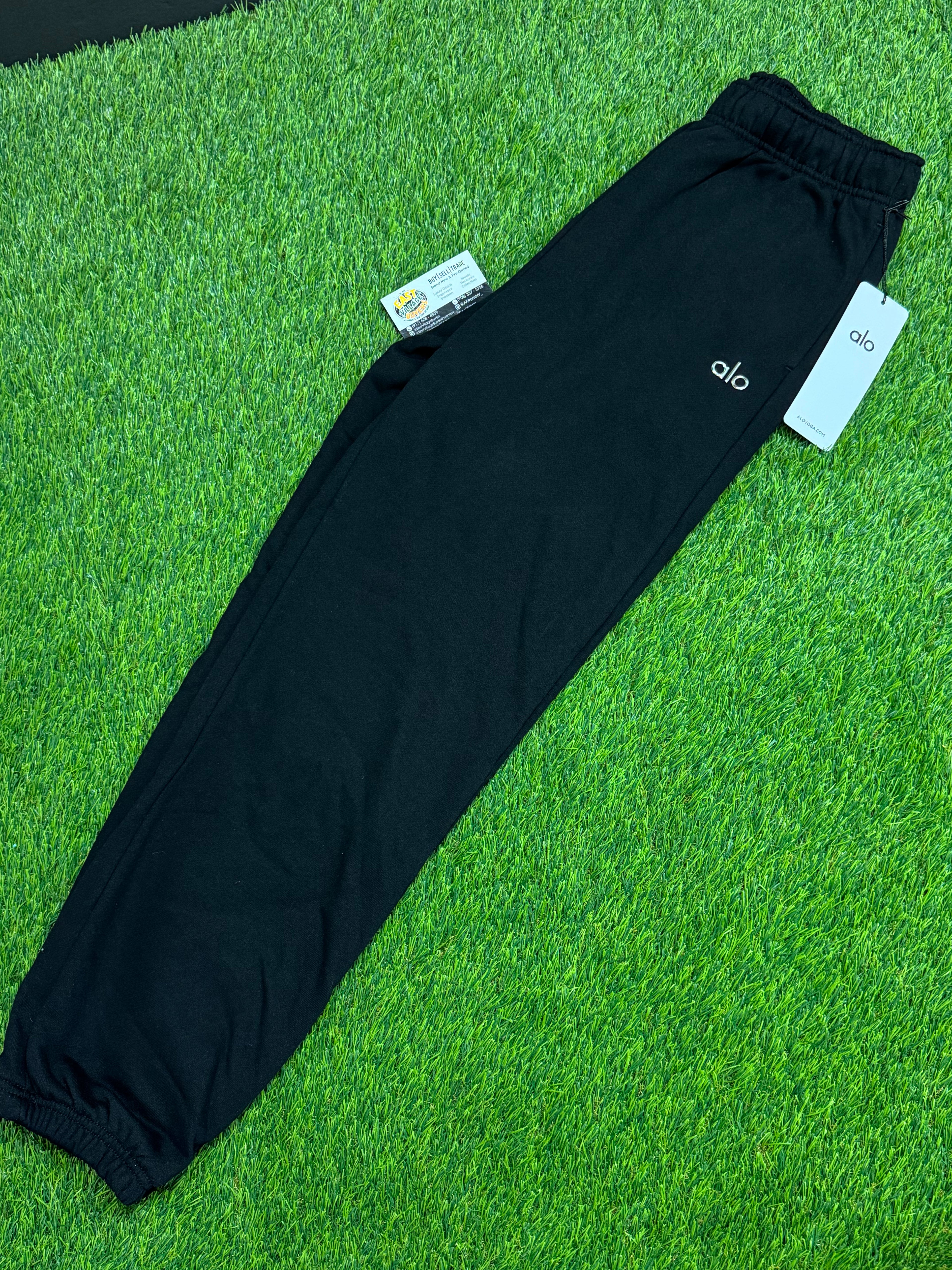 ALO Accolade Pull Over Sweatsuit In Black - With Cuffed Pants